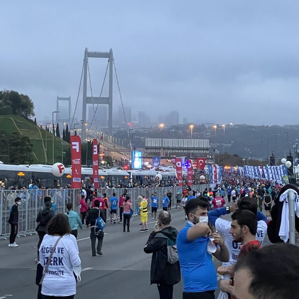 O encontro junto à ponte do Bósforo